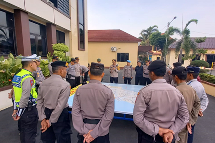 Kapolres Jepara AKBP Wahyu Nugroho Setyawan&nbsp;memimpin langsung&nbsp;apel kesiapan pengamanan&nbsp;Peringatan May Day, Rabu (1/5).