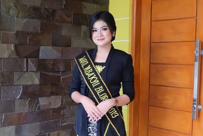 SOSOK: Wahyu Fajar Putri Lestari, Mbak Yu Kabupaten Blora 2019 yang kini berprofesi sebagai pramugari.