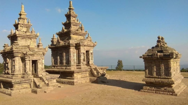 View Candi Gedongsongo Semarang.