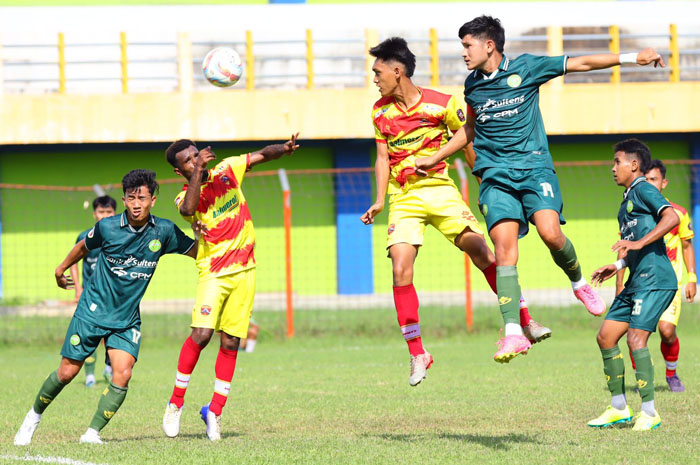 BEREBUT TIKET: Laga Persipu VS Persipal berakhir dengan skor 2-1 untuk kemenangan Persipu.