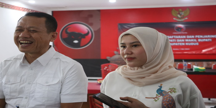 ALIRAN DUKUNGAN: Ratusan kader partai Gerindra Kudus mendeklarasikan diri mendukung pasangan Samani-Bellinda di Pilbup 2024.