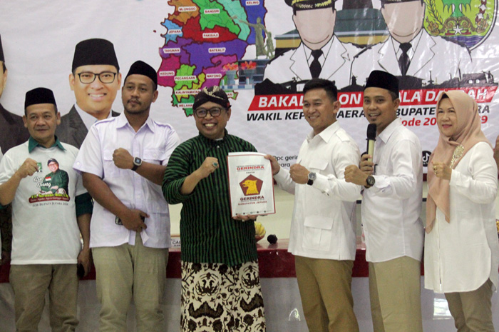 PENJAJAKAN: Ketua DPC PKB Jepara Nuruddin Amin meramaikan penjaringan bupati dan wakil bupati yang dibuka Gerindra kemarin.
