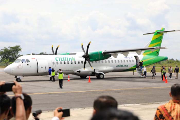 MENDARAT: Pesawat Citilink yang pernah melayani penerbangan di Bandara Ngloram, Cepu, Blora.