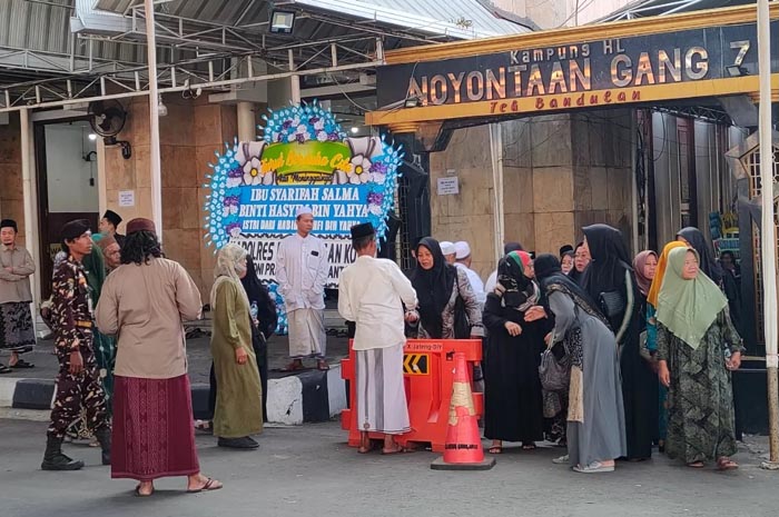 Suasana Kanzuz Shalawat, kediaman Habib Luthfi bin Yahya di Kota Pekalongan mulai didatangi pelayat.