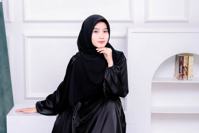 Sosok: Qurrotul A`yun.