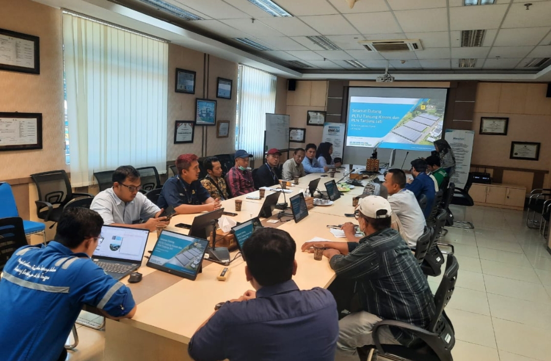 TINGKATKAN KEMAMPUAN: Tim dari PT PLN (Persero) UIK Tanjung Jati B studi banding ke PLTU Pacitan Selasa (21/5).
