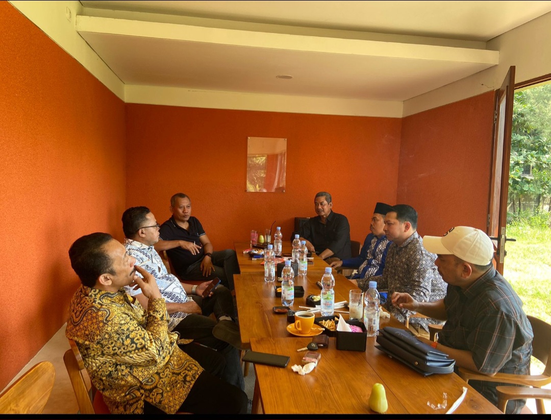 KUMPUL: Tujuh petinggi partai politik di Jepara bertemu.