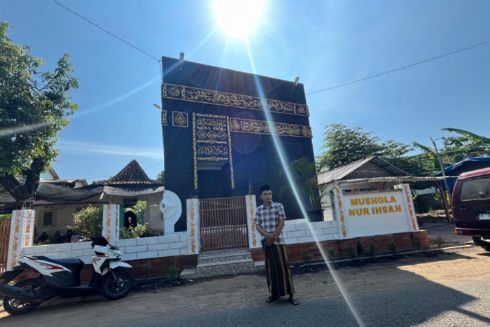 UNIK : Sebuah musala berbentuk menyerupai kabah di Desa/Kecamatan Trangkil ramai di media sosial.