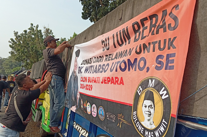GUYUB: Perkumpulan relawan Witiarso Utomo mendonasikan 50 ton beras dikirim dari Nalumsari sampai Donorojo.