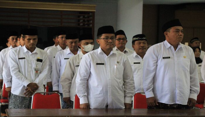 PELANTIKAN: Para ASN mengucapkan sumpah dan janji jabatan saat pelantikan di lantai IV Setda Rembang tanggal 21 Maret 2024 lalu.