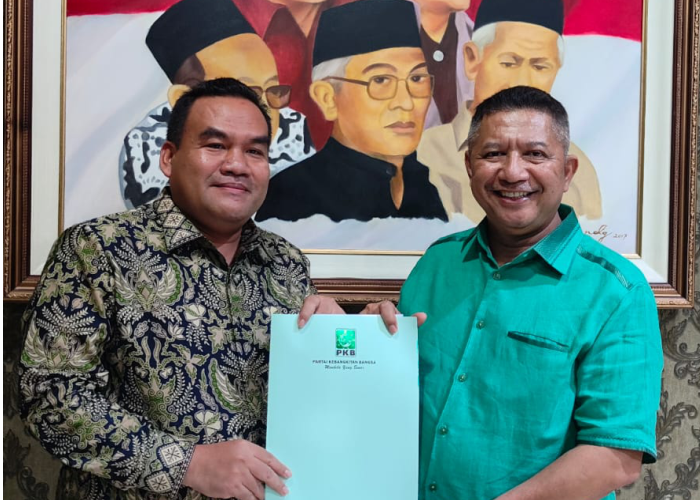 DUKUNG: Bupati Blora Arief Rohman saat mendapatkan rekomendasi dari DPP PKB Selasa (4/6).