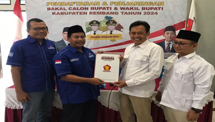 BUKA PENDAFTARAN: Pengurus DPC Gerindra Rembang menerima delegasi DPC Demokrat Rembang yang mengambil formulir pendaftaran baru-baru ini.