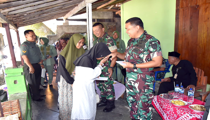SOSIAL: Kodim 0717/Groboga menggelar bakti social di Ponpes Nurul Azhar Karangpaing Kecamatan Penawangan.