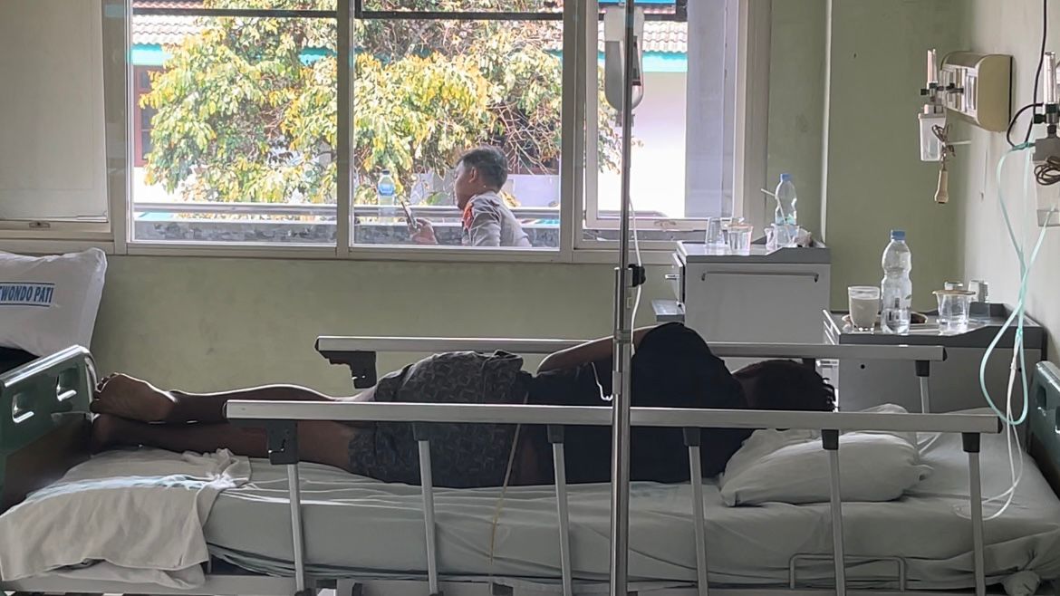 TERBARING : Korban saat dirawat secara intensif di ruang perawatan RSUD RAA Soewondo Pati pada Senin (10/6).&nbsp;
