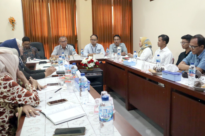 PENDAMPINGAN KASUS: Jajaran tiga perguruan tinggi di Kudus bersama JPPA Kudus diskusi bersama membahas tindakan selanjutnya mengawal kasus kekerasan santri kemarin.