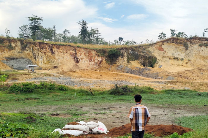 DIPERTANYAKAN IZINNYA: Lokasi galian C di Desa Terkesi, Kecamatan Klambu dipertanyakan pengusaha galian C di Grobogan terkait tidak mempunyai izin tetapi masih beroperasi.
