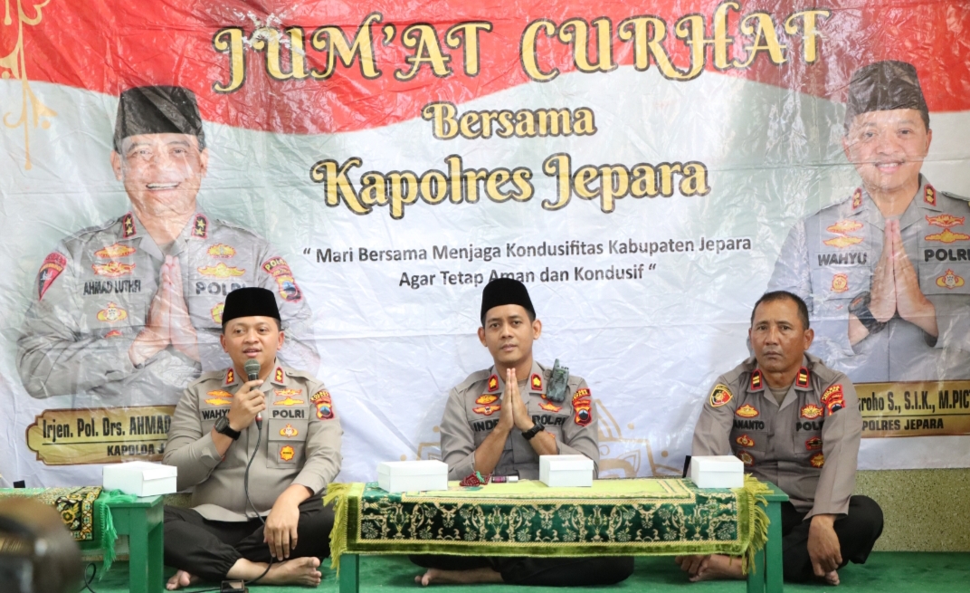 JUMAT CURHAT: Kepolisian Resor (Polres) Jepara mengadakan kegiatan Jumat Curhat di Masjid Baiturrahman, Desa Clering, Kecamatan Donorojo, Kabupaten Jepara, Jumat (14/6/2024).