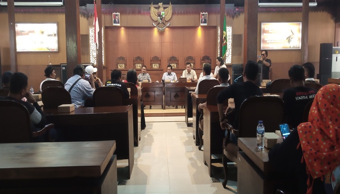 SERAP: Komisi B DPRD Kabupaten Blora saat menerima audiensi dari masyarakat.