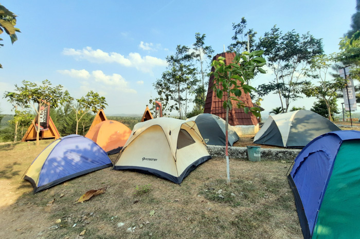 MENARIK: Wisatawan saat camping di salah satu spot di Desa Wisata Bangowan, Kecamatan Jiken, baru-baru ini.