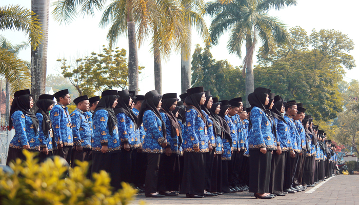 BUKA LOWONGAN: Para ASN Pemkab Jepara mengikuti upacara di halaman Setda Jepara belum lama ini.