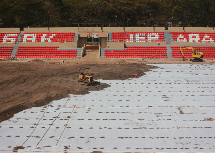 DIKEBUT: Penampakan progres terkini renovasi Stadion Gelora Bumi Kartini Jepara pada Kamis (20/6).