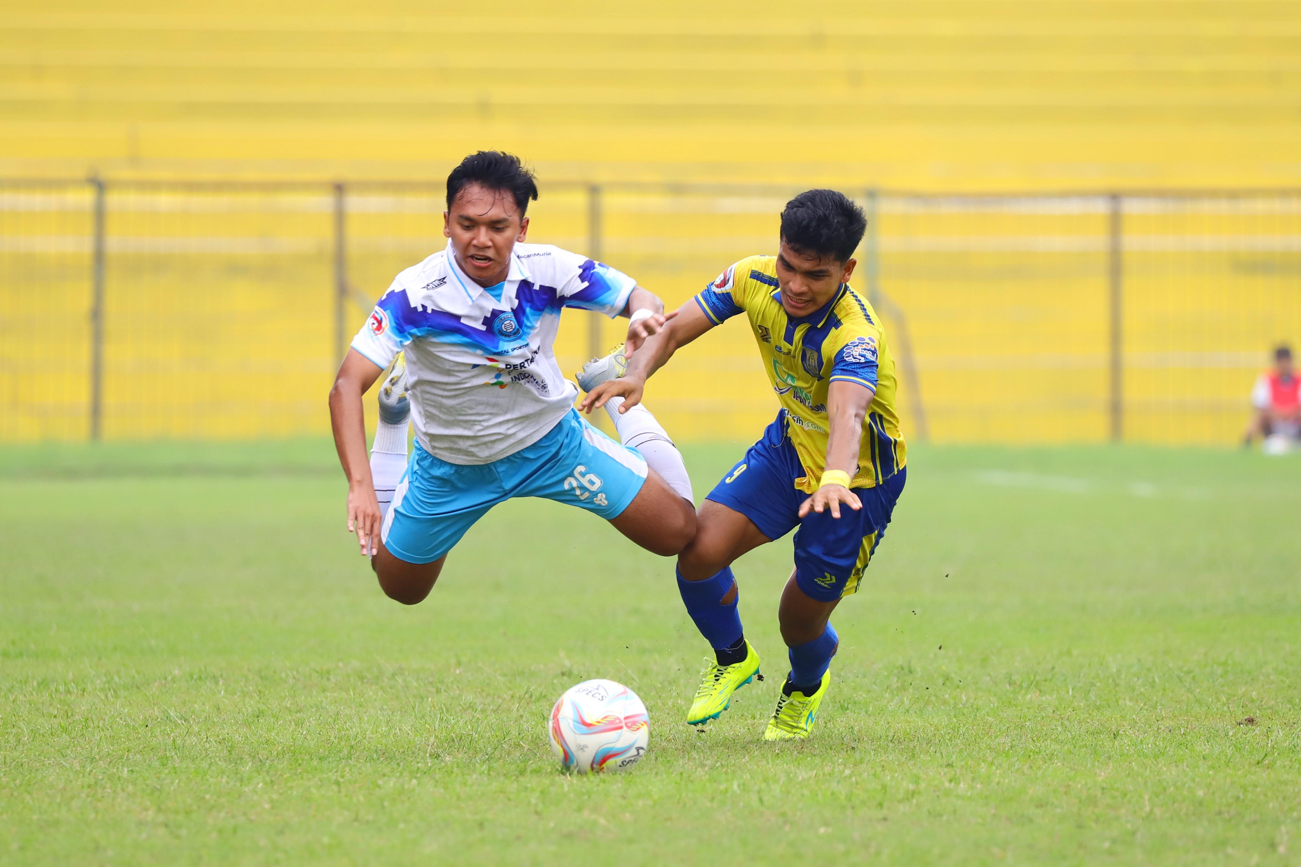 PENYEGARAN: Persiku saat berlaga di babak delapan besar di Stadion Mini Cibinong Bogor.