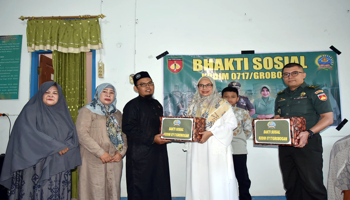 PEDULI: Dandim 0717/Grobogan saat baksos ke Asrama Putri Panti Asuhan Aisyiyah Purwodadi.