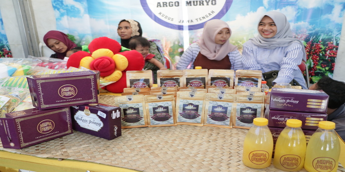 PRODUK LOKAL: Kepala Bidang (Kabid) Koperasi dan UKM Disnakerperinkopuk Kudus Moh Faiz Anwari.