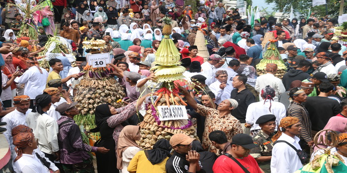 TRADISI: Event Sewu Kupat tradisi tahunan saat Syawalan atau Kupatan di Desa Colo, Kecamatan Dawe, Kudus.