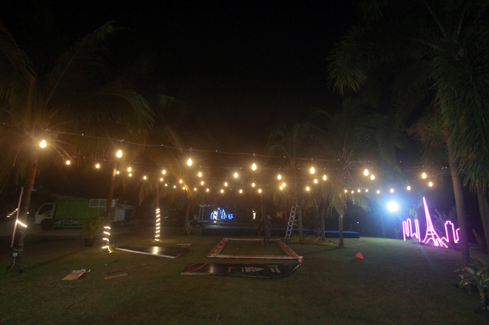 SYAHDU: Calon lokasi Radar Kudus Award di arena outdoor Hotel D&rsquo;Season Premiere Jepara tadi malam