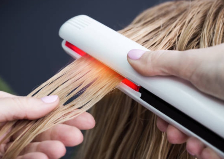 istockphoto/Ilustrasi rambut dicatok setelah diolesi protein keratin