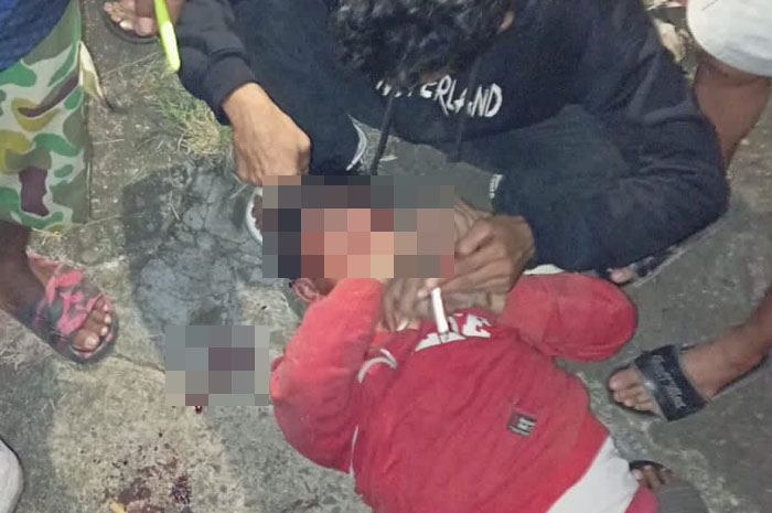 BABAK BELUR: Alvian, pelaku begal menjadi bulan-bulanan warga usai beraksi di Desa Sidomukti, Kecamatan Weleri.