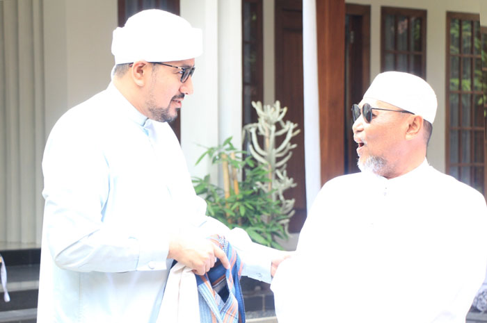 PAHLAWAN: Sejumlah tokoh agama mendukung gelar penyematan pahlawan nasional untuk KH Baidhowi. Di antaranya adalah Habib Musthofa Alaydrus.