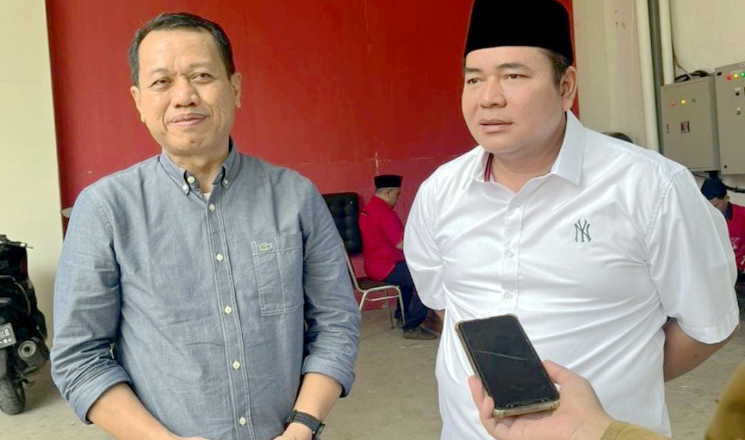 SINYAL MENGUAT: Bacabup Sam&rsquo;ani Intakoris dan Ketua PDIP Kudus Mas&rsquo;an bertemu di kantor dewan setempat kemarin.