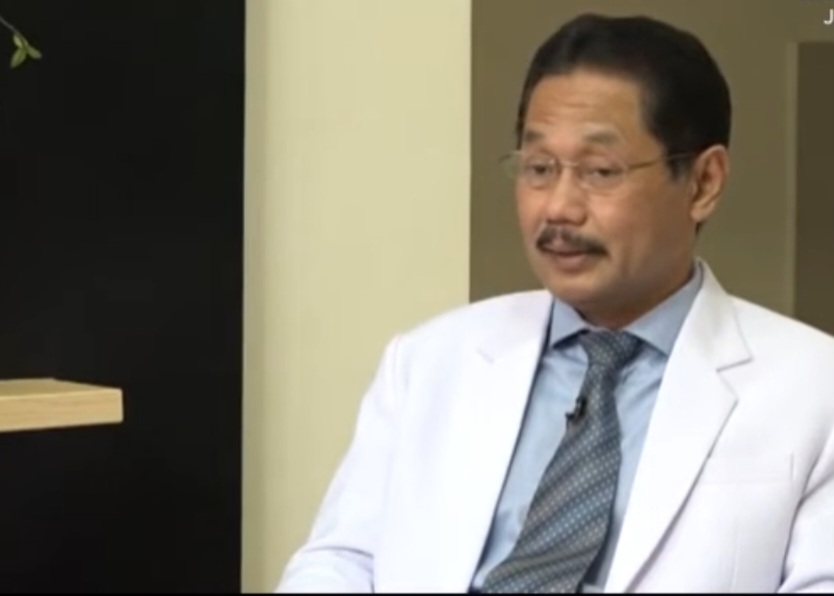 Prof Budi Santoso, Dekan FK UNAIR.  Foto: RSIA Kendangsari Youtube