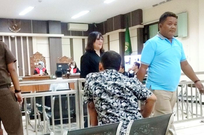 TANPA BEBAN: Saksi Bleegoh Alun Sedayu usai memberikan keterangan di sidang kasus korupsi hibah KONI Kudus beberapa waktu lalu