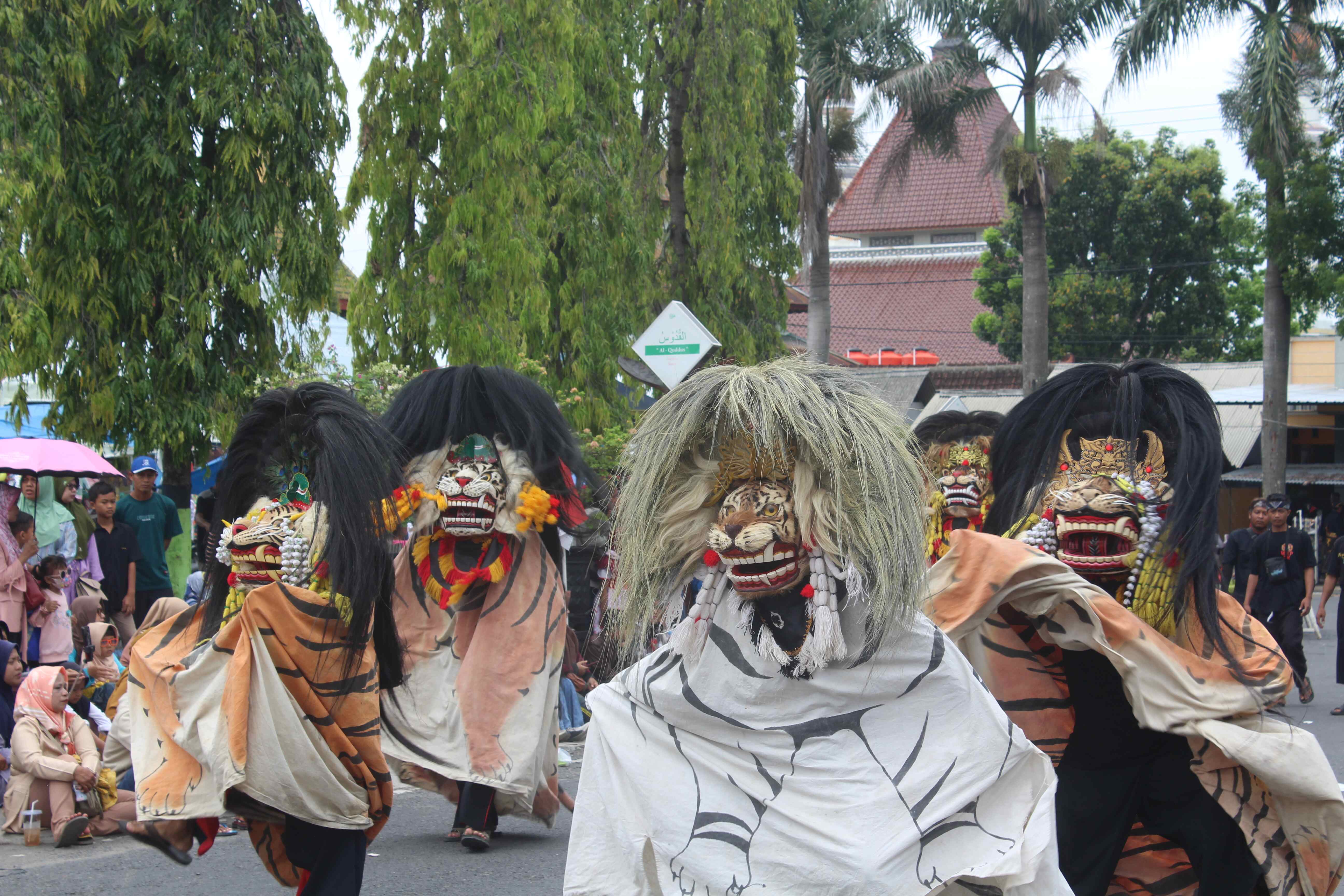 KESENIAN: Seni khas Kabupaten Blora yakni Barongsai bakal ikut didaftarkan kekayaan intelektual komunal.  Foto: ARIF FAKHRIAN KHALIM/RADAR KUDUS