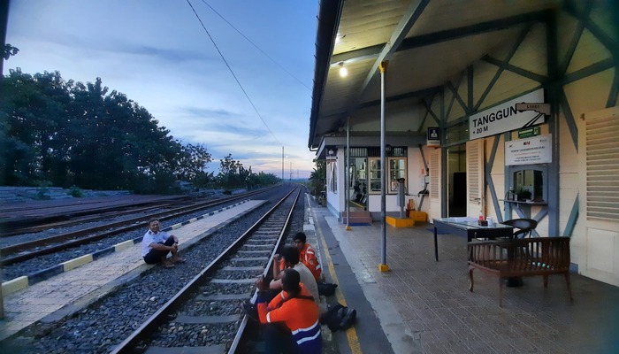 EKONOMI: Stasiun tertua di Indonesia yakni Stasiun Tanggung yang ada di Kecamatan Tanggungharjo masih aktif hingga saat ini.