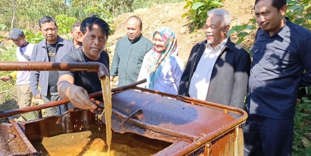 SIDAK: Komisi B DPRD Kabupaten Blora melakukan sidak di penampungan minyak Desa Plantungan, Kecamatan Blora Kota.