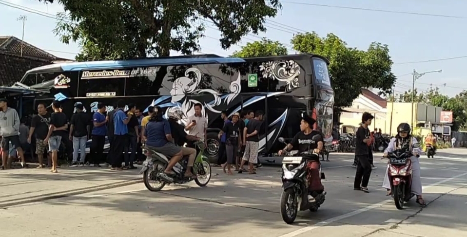 TRAGEDI: Kecelakaan Bus PO Haryanto di Jalan Raya Ngawen-Blora pada Rabu (10/7).