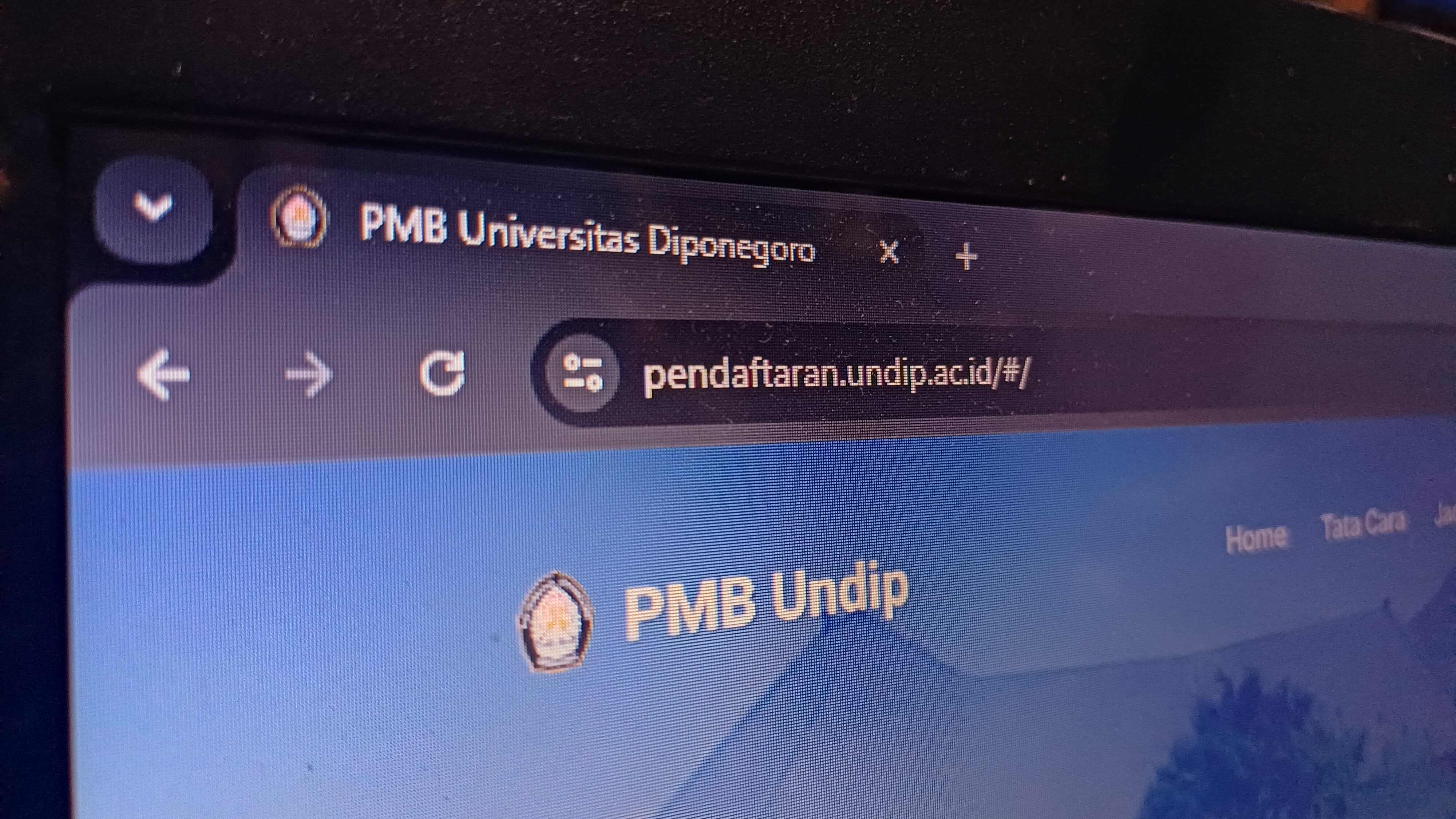 Halaman pendaftaran UNDIP yang disinyalir telah diretas. Foto: Nibros Hassani/Radar Kudus