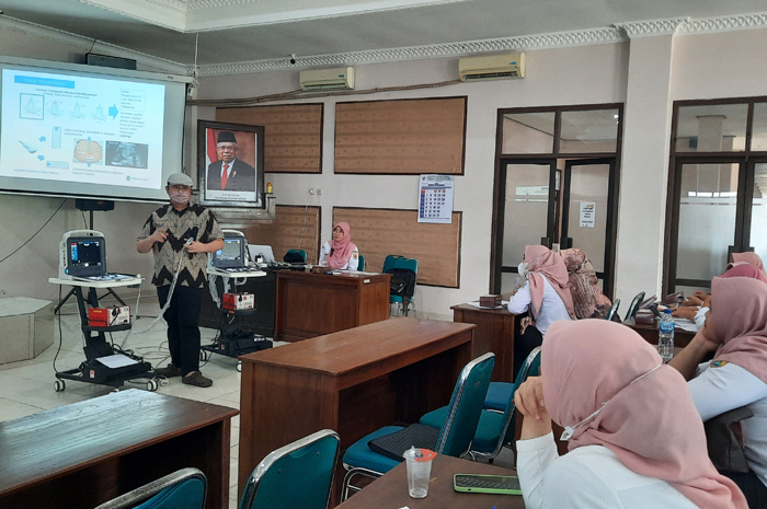 PELATIHAN: Sebanyak 30 dokter umum puskesmas mendapatkan pelatihan USG di Aula Dinkes Grobogan.