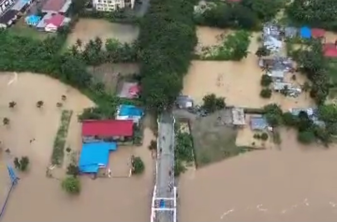 Banjir bandang di Gorontalo. Foto diunggah di medsos x @AlliefoMatoha