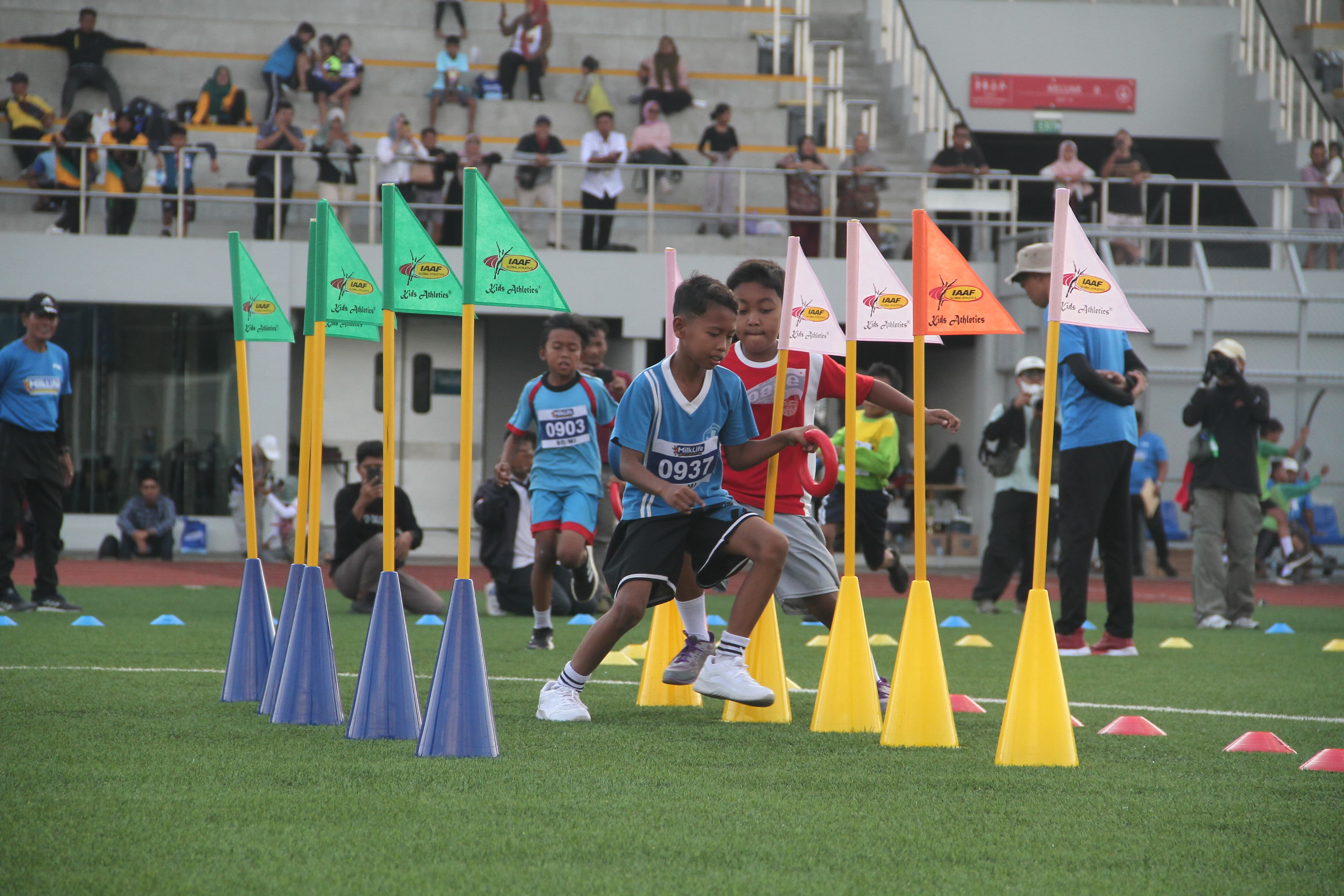 GENERASI PENERUS: Kompetisi Milklife Athletic Challenge dilaksanakan saat liburan sekolan di Suppersoccer Arena.