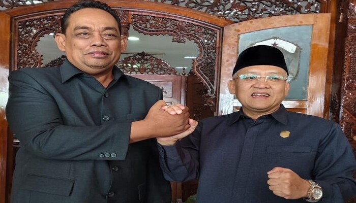KOMPAK: Bacabup Setyohadi dan Bacawabup Sugeng Prasetyo salam komando sebagai pasangan bacabup dan bacawabup Grobogan pada Pilkada 2024.