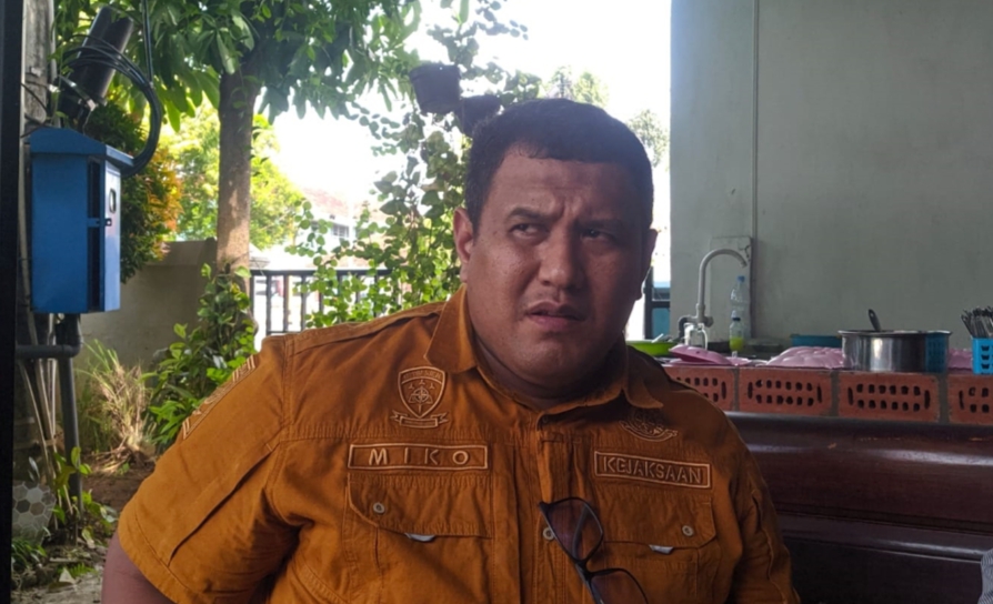 PENDALAMAN: Kasi Intel Kejaksaan Negeri Jatmiko saat dikonfirmasi terkait pemanggilan staf bank Blora Artha.