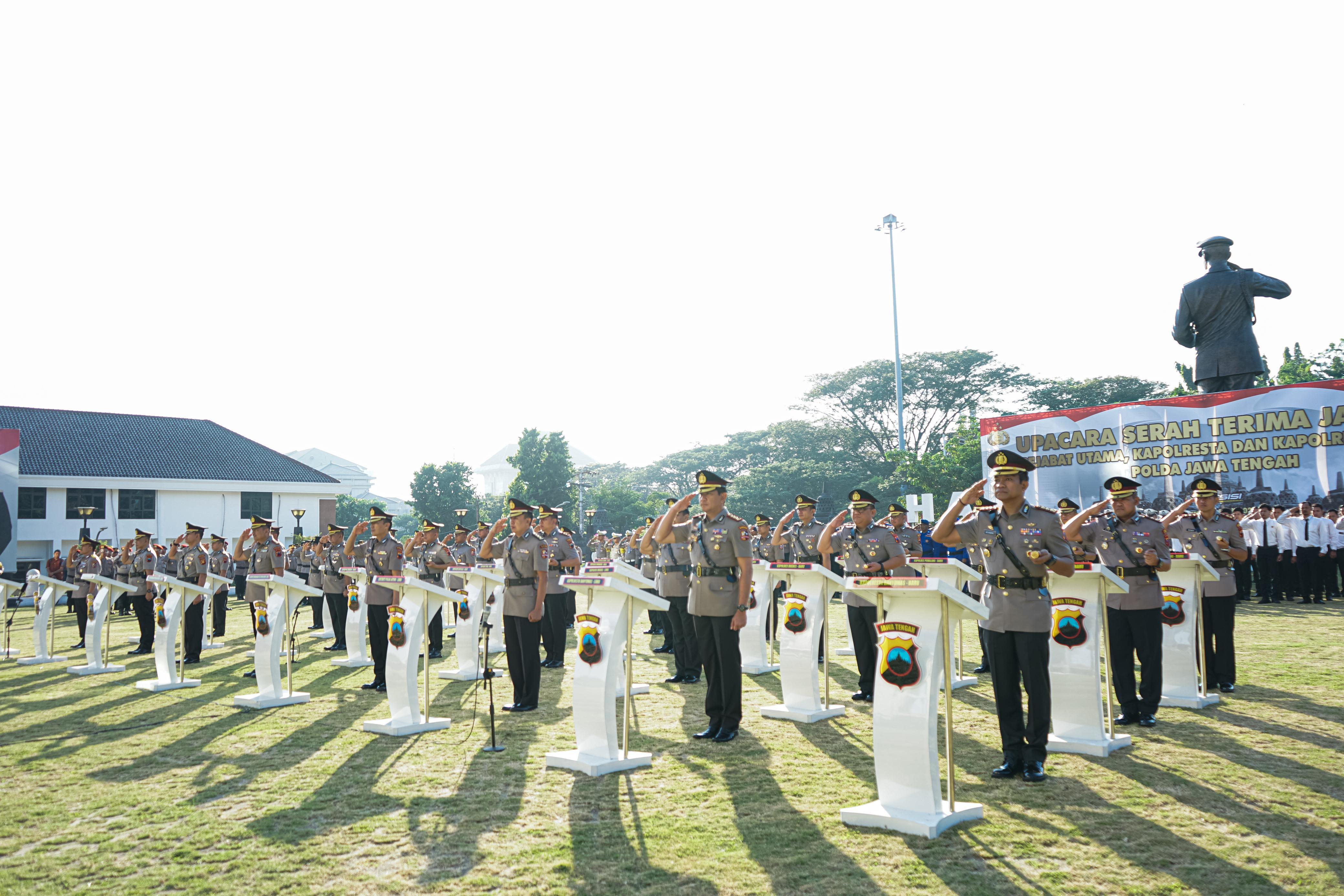 Sebanyak 15 Kapolres di jajaran Polda Jawa Tengah mengalami rotasi jabatan. Salah satu yang diganti adalah Kapolres Kudus AKBP Dydit Dwi Susanto.