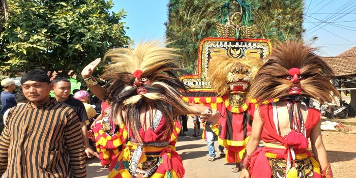 MERIAH: Reog warnai kirab budaya dan haul Kanjeng Bu Mas Semangkin di Desa Mayong Lor, Mayong.