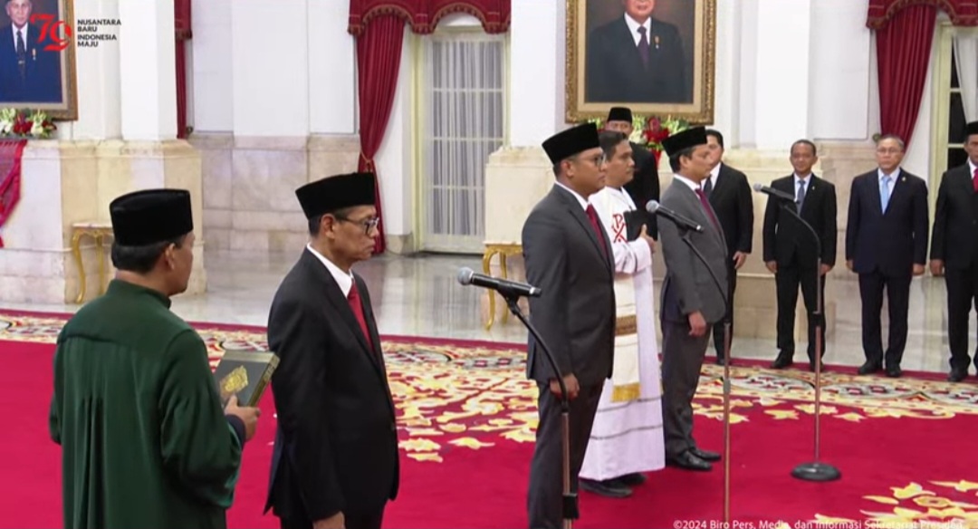 Prosesi pelantikan Wakil Menteri dari kiri: Yuliot, tengah Sudaryono dan paling ujung Thomas. Foto: Tangkapan layar Youtube Sekretariat Kabinet