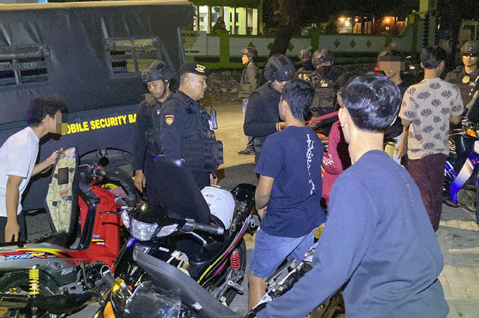 AMANKAN: Tim Patroli Siraju Polres Jepara bubarkan balap liar dan ciduk belasan motor tak standar pada Sabtu (20/7) malam.